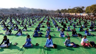 Индия организира йога класове за лидерите на световния форум в Давос
