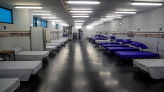 Увеличават леглата за лечение на болни с коронавирус във всички