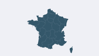 Жителите на френски град изградиха бетона стена около изоставен хотел