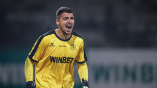 Интересът към вратаря на Ботев Bpаца Димитър Евтимов става все