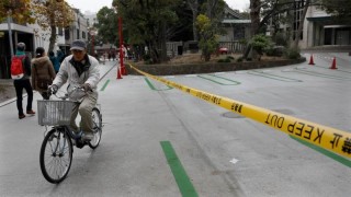 Неизвестен нападна с нож хора в парк в град Кавазаки