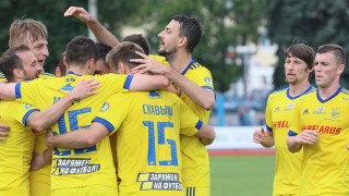 Медиите в Беларус информират че в БАТЕ има двама футболисти