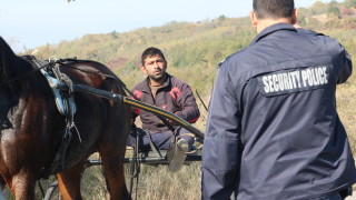 Циганско състезание с каруци затвори пътя Казанлък - Черганово