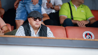 Бившият спортен министър Красен Кралев вчера бе на стадион Тича