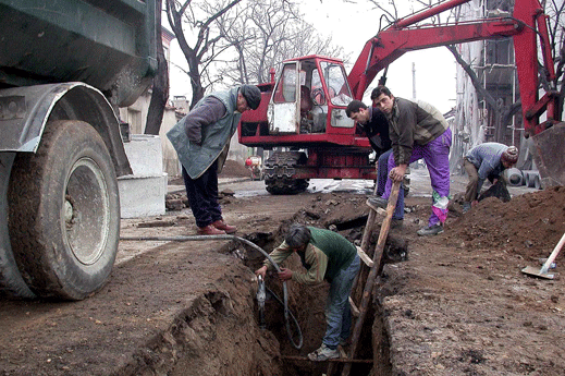 Половината от питейната вода у нас извън европейските стандарти