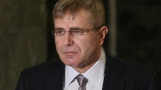 Нека политическите интриги отстъпят място на разговора за стабилна модерна