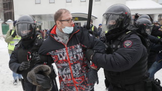 Полицията задържа над 450 души на митинги в Сибир и