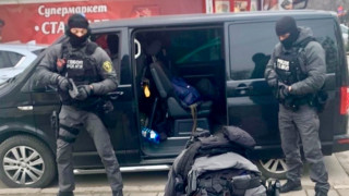Петима души са задържани за изнудване и заплахи при спецакция