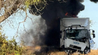 Конвой от четири камиона превозващи хуманитарна помощ беше атакуван от