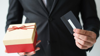 Идеи извън бонусите: Какво подаряват шефовете на своите служители