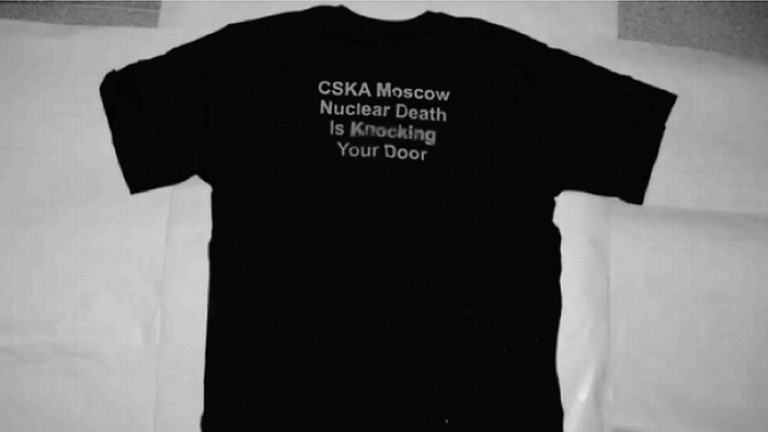 Луговой подарил тениска на Березовски с надпис "Ядрена смърт чука на вратата ви"