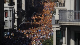 Многохилядно множество от каталунци се събра в центъра на Барселона