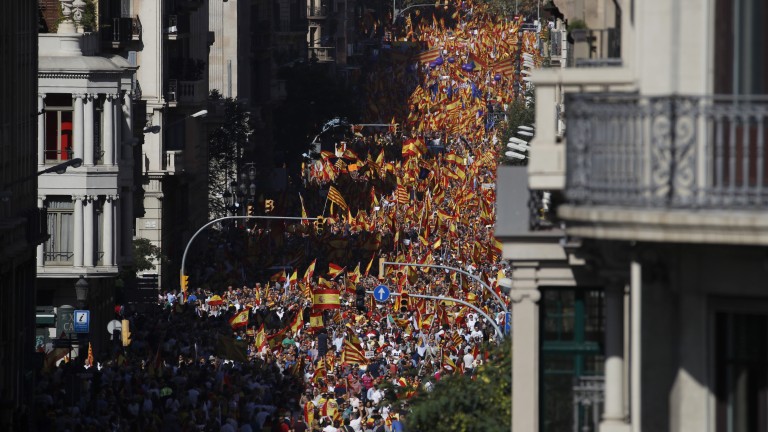 Многохилядно множество от каталунци се събра в центъра на Барселона