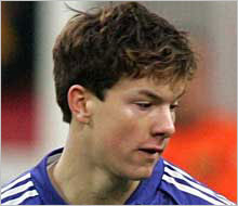 Борусия (Мьонхенгладбах) привлече полузащитник от Шалке