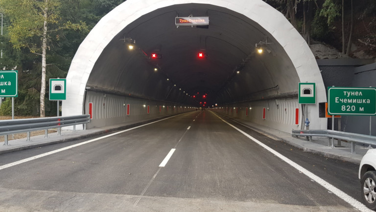Затварят тръбите на два тунела на АМ "Хемус" към Варна за ремонт