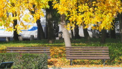 Предимно облачно, дъжд на места