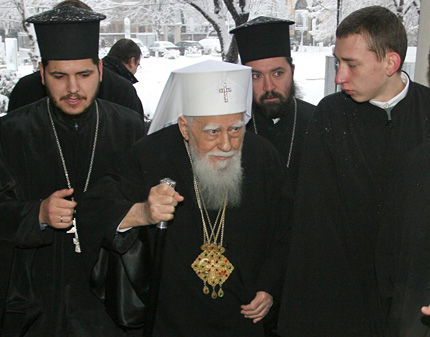 Духовници: Слуховете за оттегляне на патриарх Максим са неверни