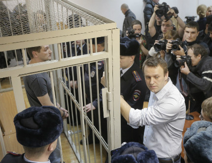 Навални получи условна присъда от 3,6 г., брат му влиза в затвора