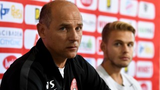 ЦСКА продължава усилено да търси заместник на напусналия клуба Стойчо