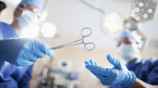 Лекари от Комплексния онкологичен център в Пловдив успешно отстраниха яйчников