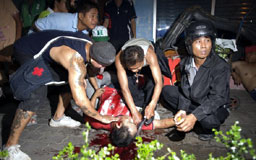 Снайперисти стрелят по протестиращи в Банкок