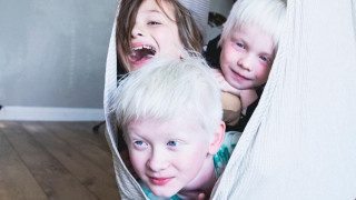 Родителите обичат да показват снимки на своите малки току що