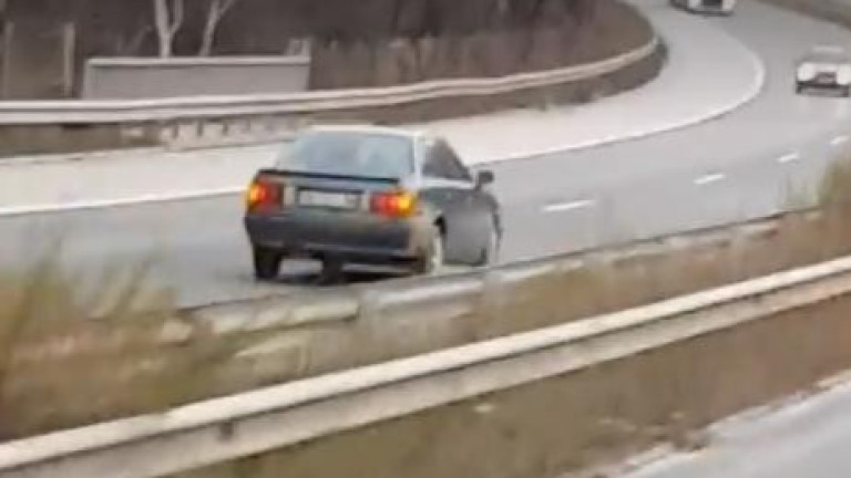 Кола кара в насрещното на пътя Бургас - Созопол