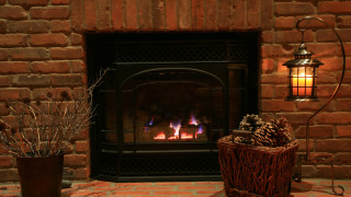 Има ли нещо по уютно от това да се сгушим пред