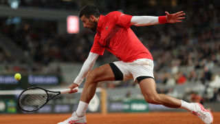 Трикратният шампион от Ролан Гарос Новак Джокович продължава уверено похода