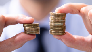 Средната месечна работна заплата намалява с 0.9% през третото тримесечие на годината