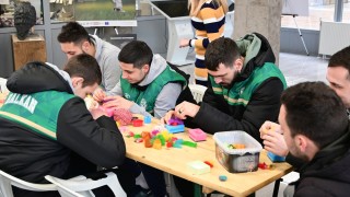 Баскетболистите на Балкан се включиха в изработването на мартеници И