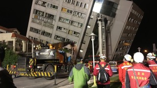 Двама загинали и стотици ранени след труса в Тайван 