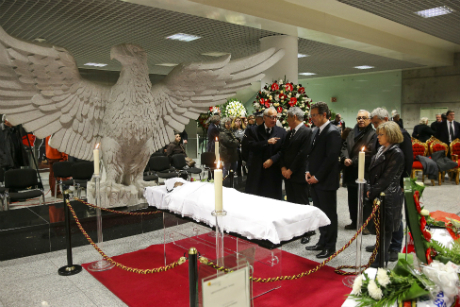 Погребват Еузебио днес до стадиона на Бенфика
