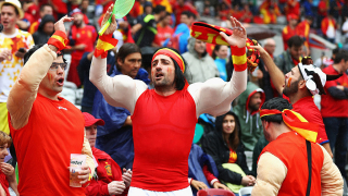 Фенове на националните отбори на Англия и Испания се сбиха