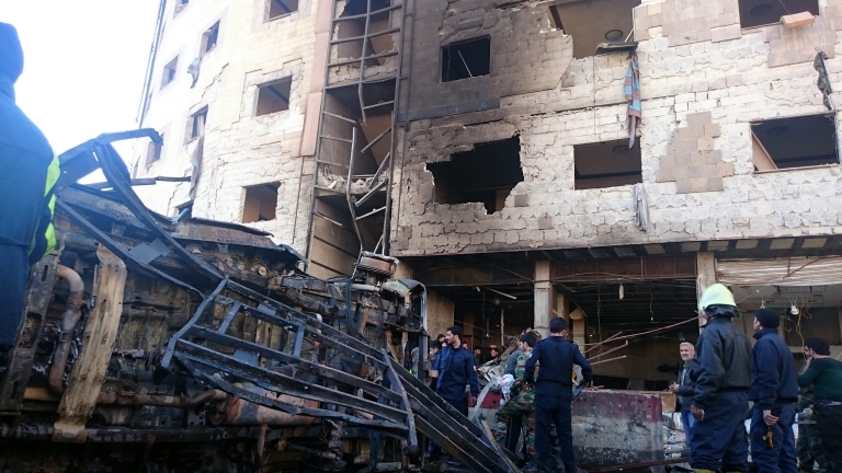 Кола бомба избухна пред полицейски клуб в Дамаск, осем загинали 