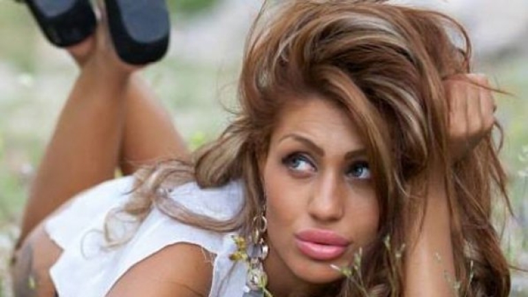 Джулиана Гани си показа татусите пред новия (СНИМКИ 18+)