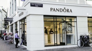 Pandora ще използва само рециклирани злато и сребро за бижутата си