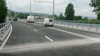 Автобус се запали на Аспаруховия мост във Варна съобщава Нова