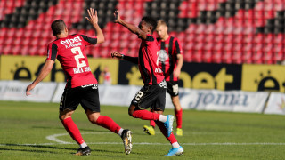 Локомотив София продължава активната си битка за място в Топ