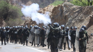 Въоръжена групировка в Боливия в петък пое контрола над военен