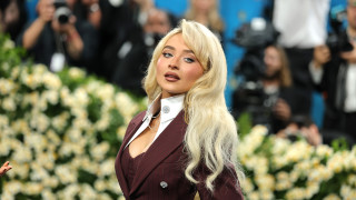 През последите няколко години Сабрина Карпентър завладява музикалните класации със всяко следващо