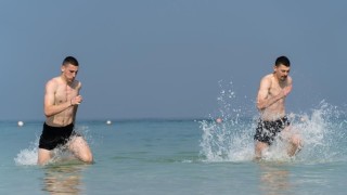 Вратарите на Ботев (Пловдив) с водни тренировки в Дубай 