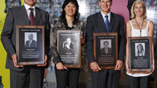 Златанов защити Стойчев