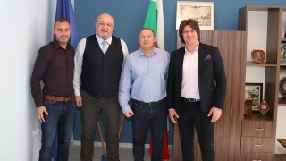 Министърът на младежта и спорта Красен Кралев и кметът на