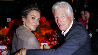 След Ева Лонгория Ричард Гиър е поредната холивудска звезда избрала