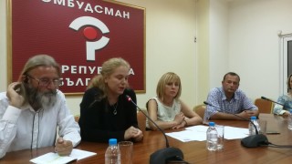 Омбудсманът Мая Манолова също видя безобразия по българското Черноморие