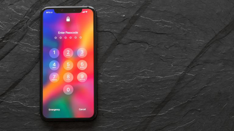 Хакери от години проникват в iPhone