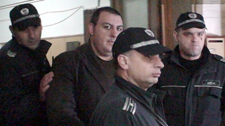 Яка охрана и лекари пазят Сумиста в съда