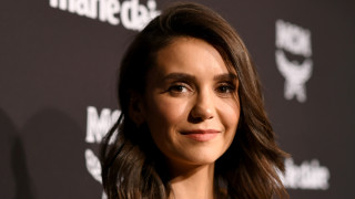 Как се забавляват Нина Добрев и гаджето й на Хаваите