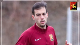 Владимир Николов подписа за три години със Славия